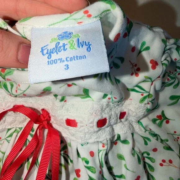 Eyelet and Ivy 3T! Christmas nightgown with Red Bow! Excellent condition! - Picture 3 of 4